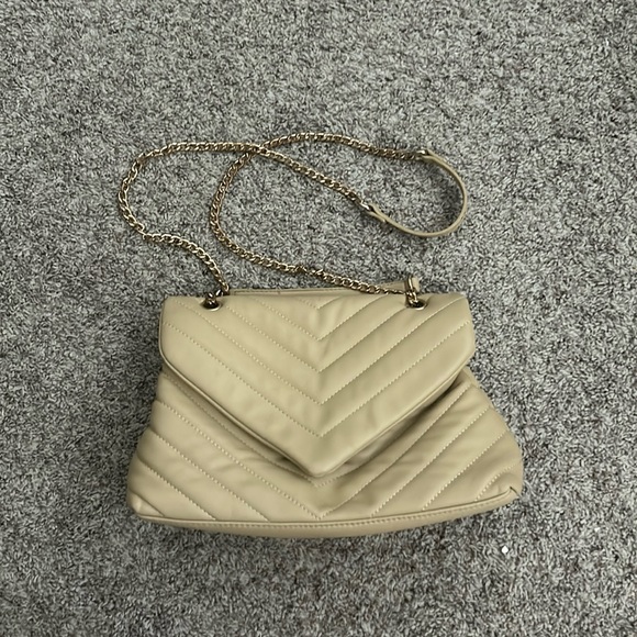 Tan purse. Chain strap. - Picture 1 of 11